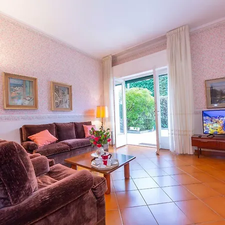 Sleeps 5 Wifi Appartement Castelveccana